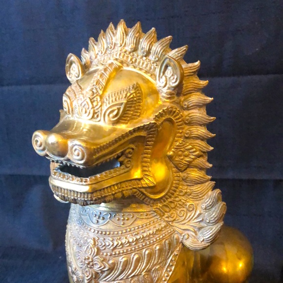 Khmer empire Foo dog, outstanding art work in solid brass circa 1950, 12”  high - Picture 2 of 10